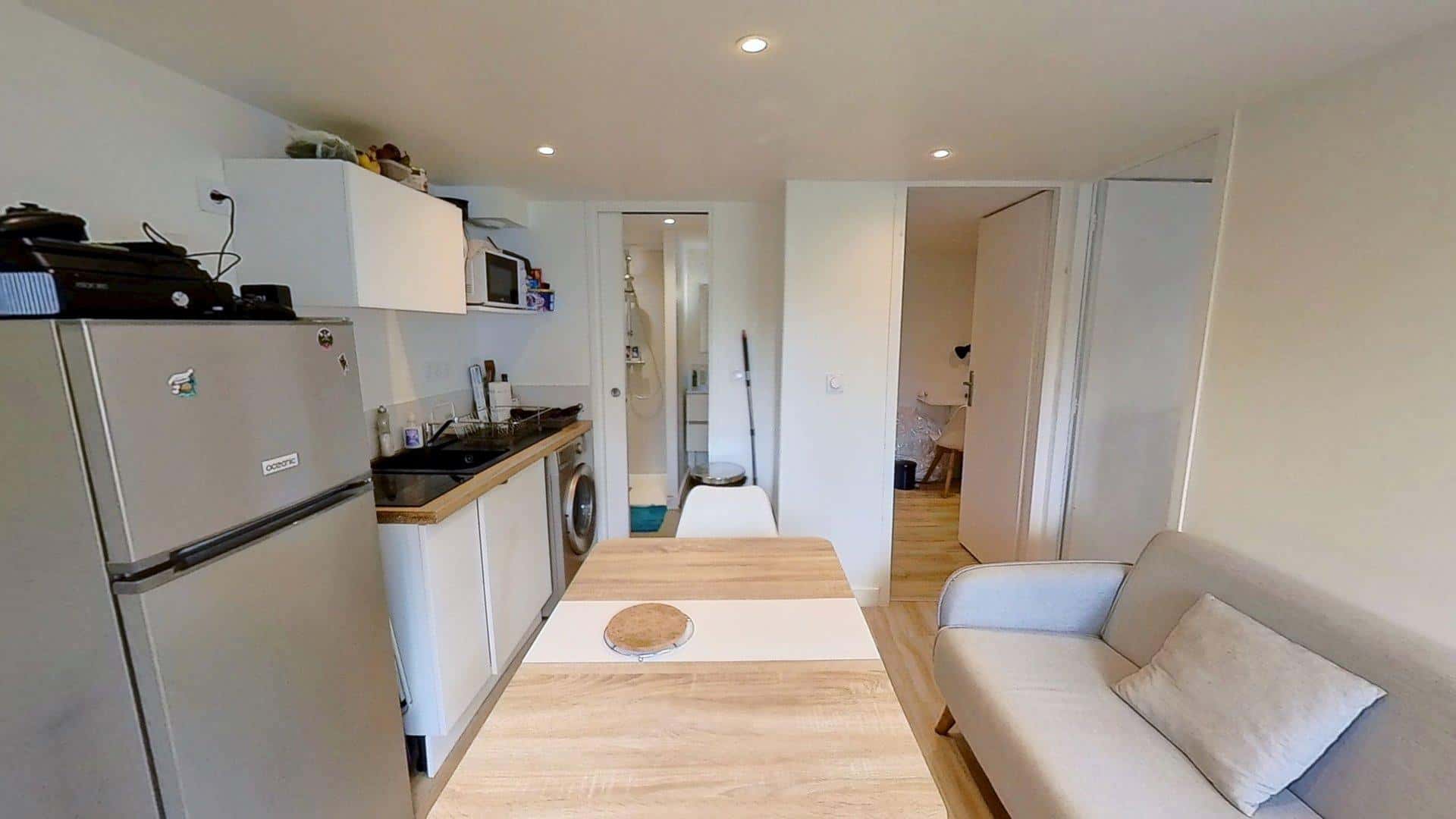 Apartment In Rue Calixte Camelle, Talence For 29 M² With 2 Bedrooms - 1
