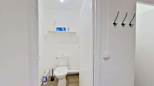 Room in Rue Saunière, Valence for 161 m² with 7 bedrooms
