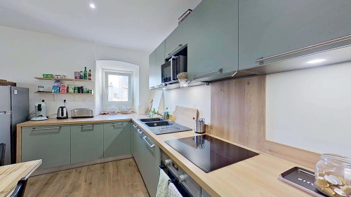 Room in Rue Saunière, Valence for 161 m² with 7 bedrooms
