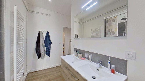 Room in Rue Saunière, Valence for 161 m² with 7 bedrooms - Gallery - 8