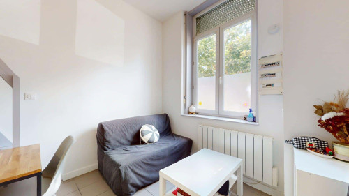 Room in Boulevard Montesquieu, Roubaix for 104 m² with 4 bedrooms