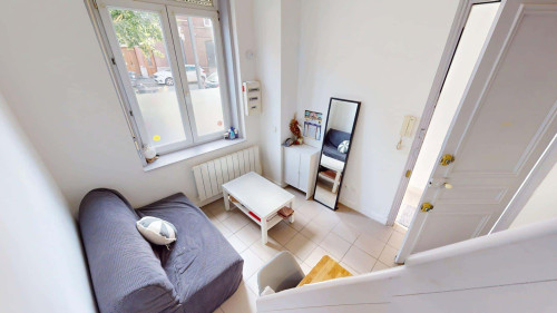 Room in Boulevard Montesquieu, Roubaix for 104 m² with 4 bedrooms