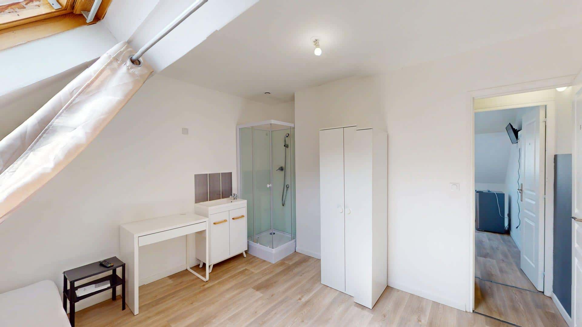 Room In Rue Du Halot, Tourcoing For 99 M² With 5 Bedrooms - 1