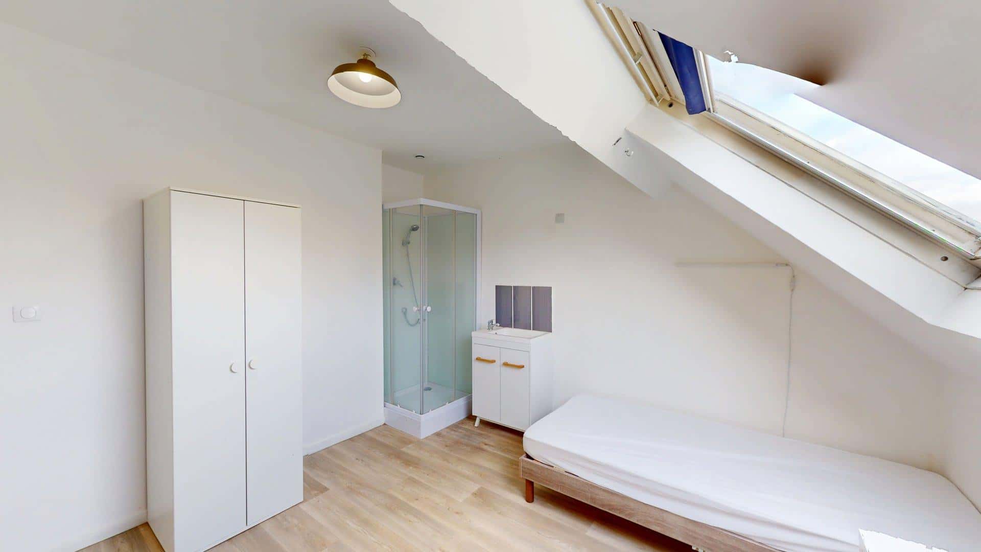 Room In Rue Du Halot, Tourcoing For 99 M² With 5 Bedrooms - 1