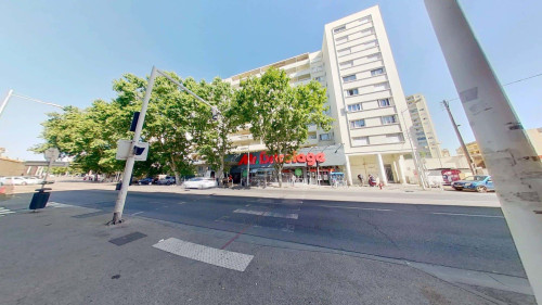 Room in Avenue Aristide Briand, Toulon for 67 m² with 3 bedrooms