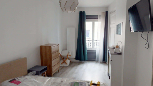 Room in Rue Pierre et Marie Curie, Saint-Étienne for 86 m² with 3 bedrooms