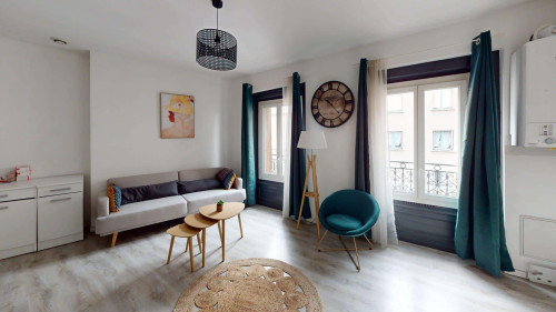 Room in Rue Pierre et Marie Curie, Saint-Étienne for 86 m² with 3 bedrooms