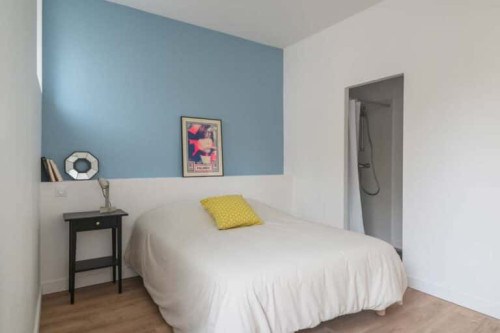 Room in Rue Edmond Bire, Nantes for 220 m² with 9 bedrooms