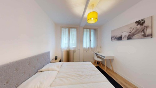 Room in Boulevard Auguste Pageot, Nantes for 430 m² with 15 bedrooms