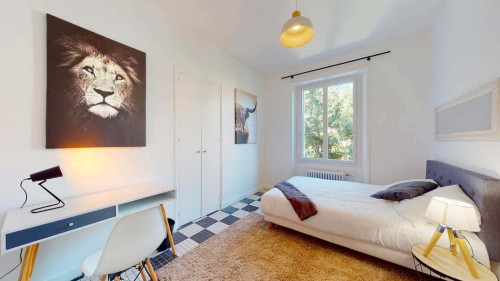 Room in Rue de l'Épine, Nantes for 426 m² with 16 bedrooms