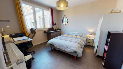 Room in Rue Victor Hugo, Clermont-Ferrand for 102 m² with 4 bedrooms