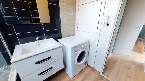 Room in Avenue Maurice Thorez, Vénissieux for 89 m² with 4 bedrooms - Gallery - 8