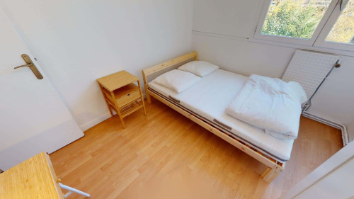 Room in Place des Géants, Grenoble for 112 m² with 4 bedrooms