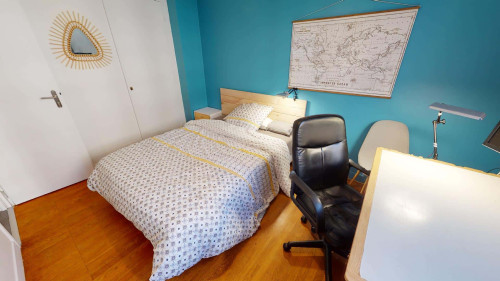 Room in Rue Mayen, Grenoble for 66 m² with 4 bedrooms