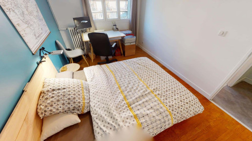 Room in Rue Mayen, Grenoble for 66 m² with 4 bedrooms