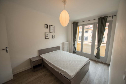 Room in Rue Charles de Gaulle, Saint-Étienne for 71 m² with 4 bedrooms