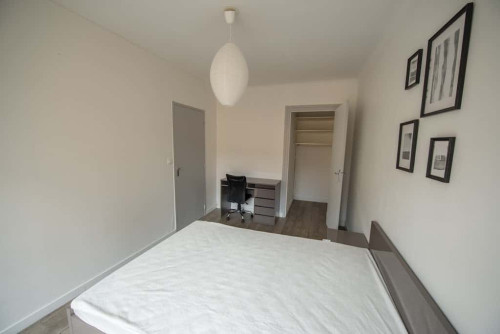 Room in Rue Charles de Gaulle, Saint-Étienne for 71 m² with 4 bedrooms