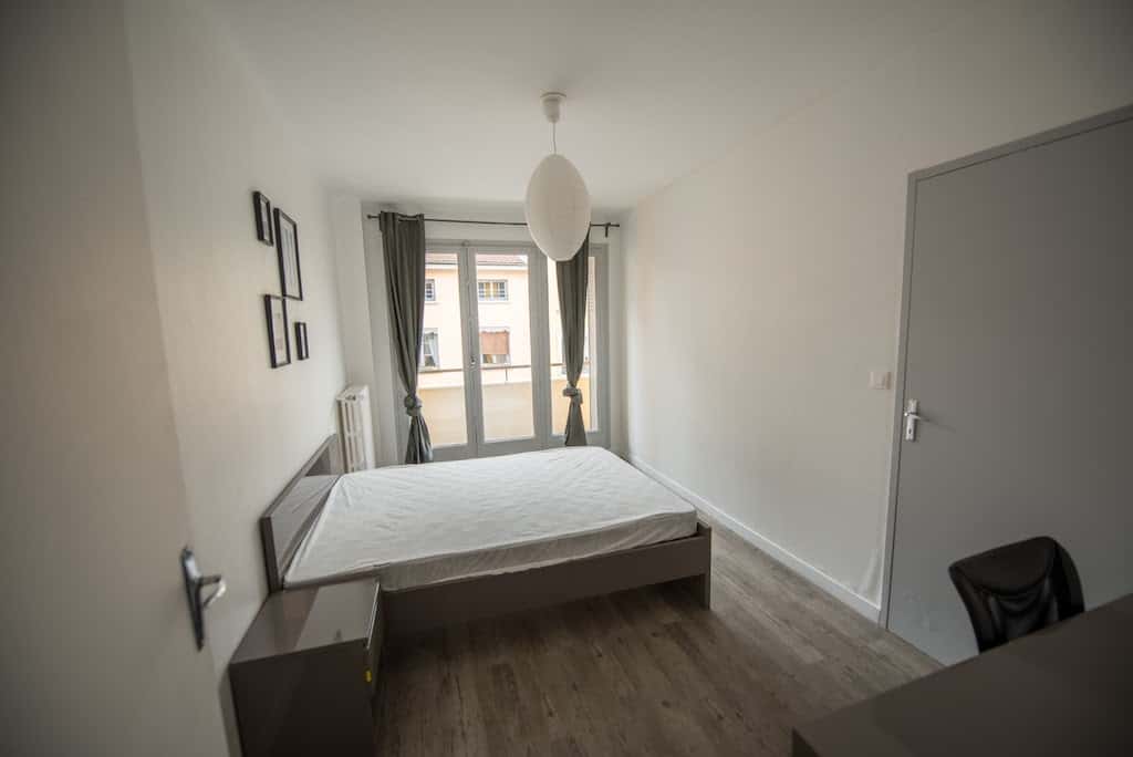 Room In Rue Charles De Gaulle, Saint-Étienne For 71 M² With 4 Bedrooms - 1