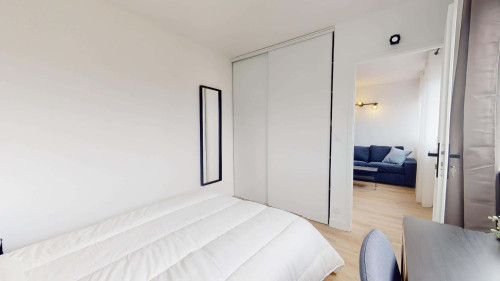 Room in Rue du Languedoc, Massy for 61 m² with 3 bedrooms
