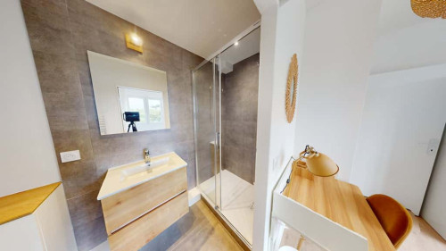 Room in Cours Aristide Briand, Caluire-et-Cuire for 115 m² with 6 bedrooms