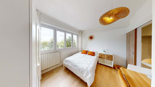 Room in Cours Aristide Briand, Caluire-et-Cuire for 115 m² with 6 bedrooms