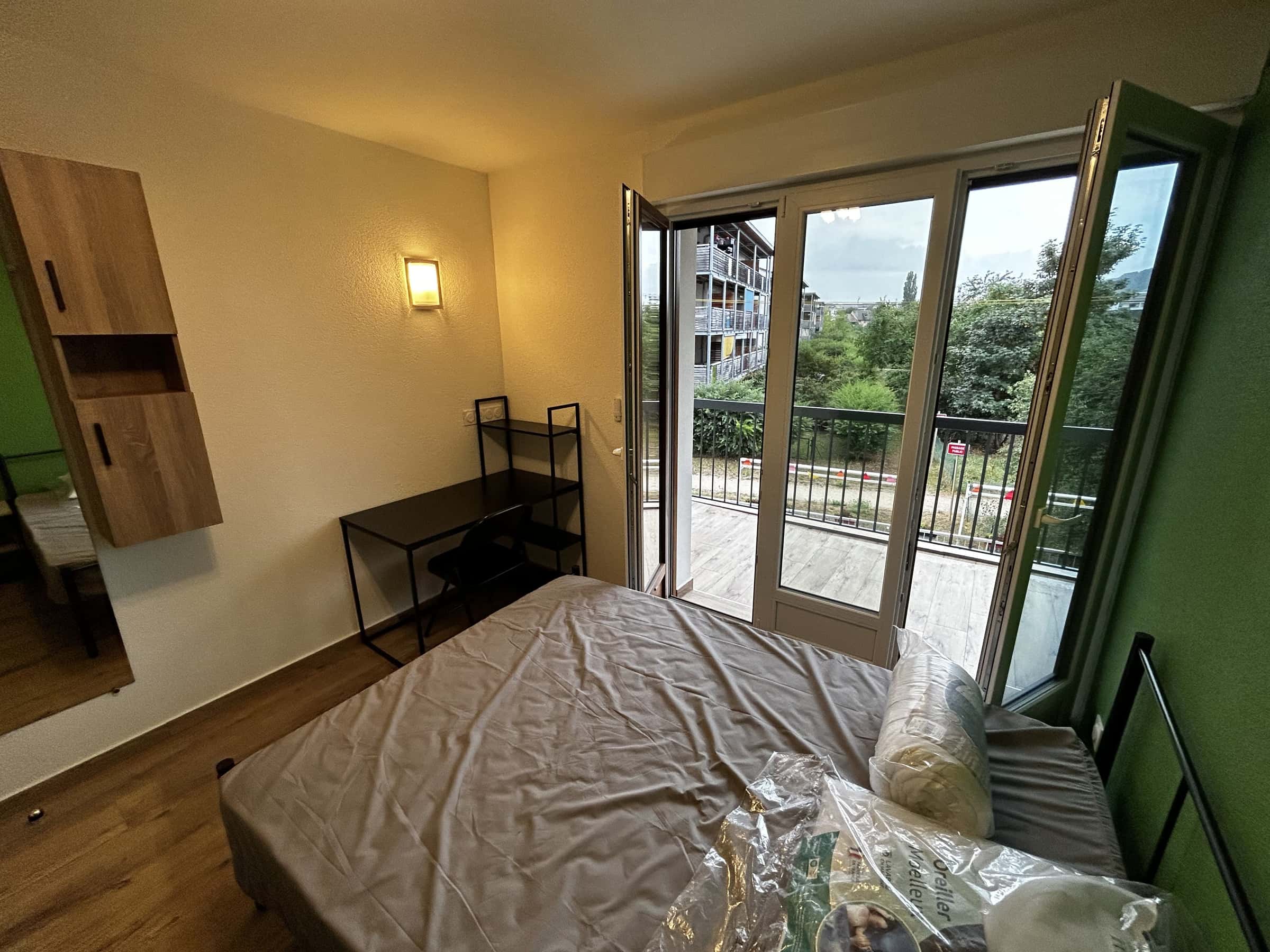 Room In Rue Des Tournelles, Annemasse For 80 M² With 5 Bedrooms - 1