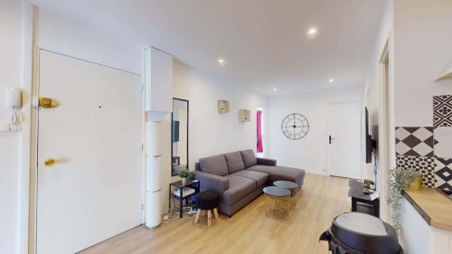 Room in Place du Bois, Orléans for 101 m² with 5 bedrooms