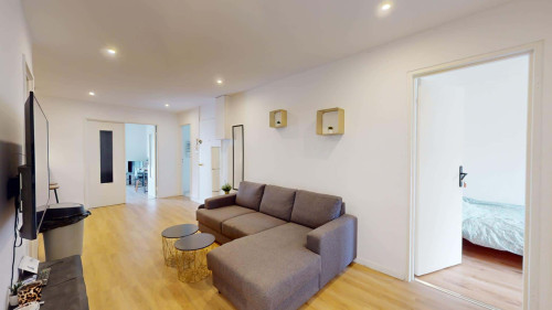 Room in Place du Bois, Orléans for 101 m² with 5 bedrooms