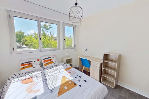 Room in Rue de Provence, Poitiers for 88 m² with 4 bedrooms
