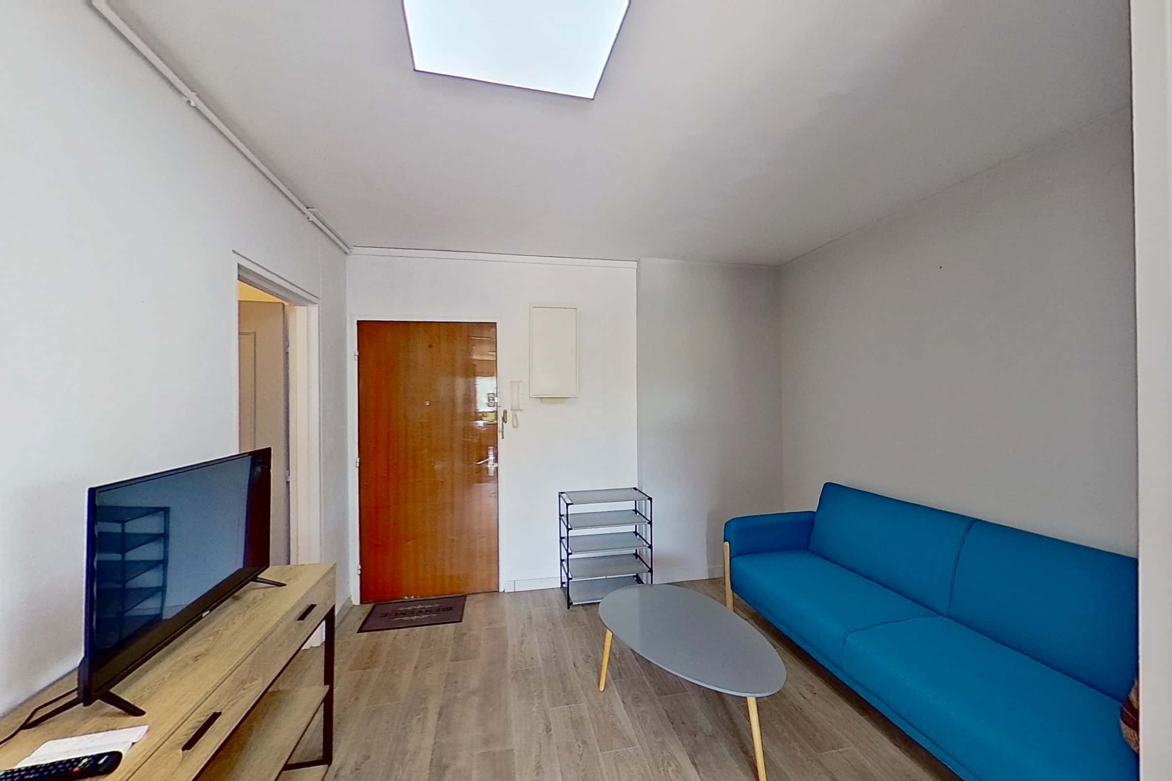 Room In Rue De Provence, Poitiers For 88 M² With 4 Bedrooms - 1