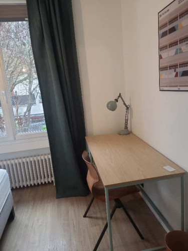 Room in Avenue du Progrès, Vitry-sur-Seine for 290 m² with 11 bedrooms