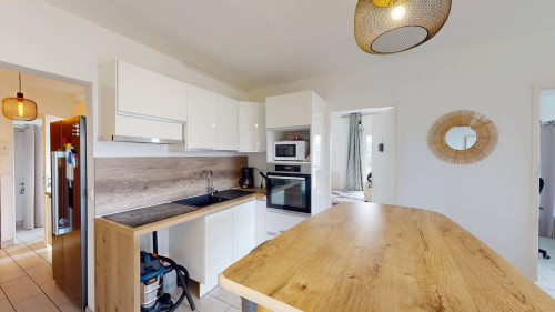 Room in Rue Jean-Baptiste Charcot, Annemasse for 75 m² with 3 bedrooms