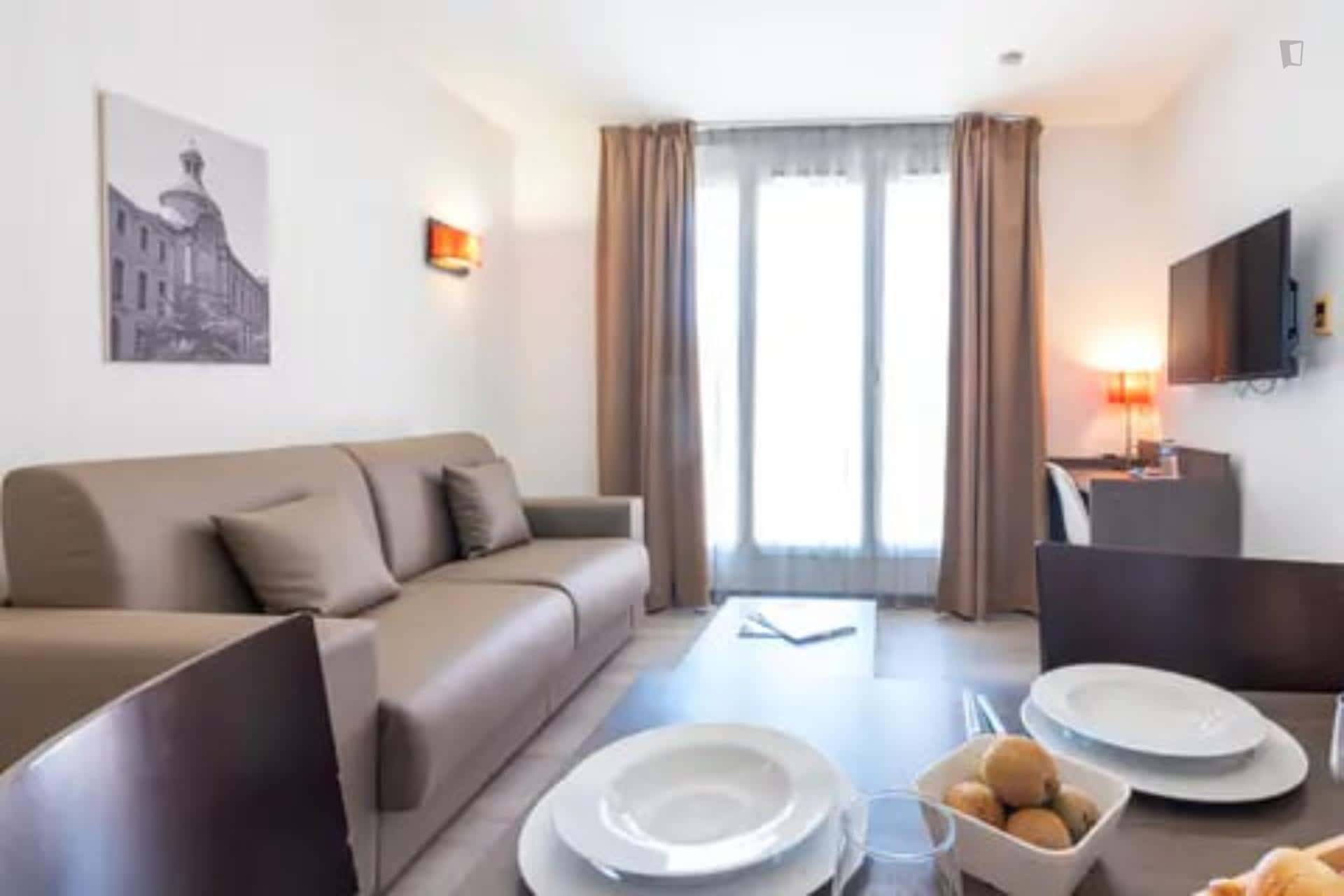 Apartment In Allée Boissy D'Anglas, Nîmes For 35 M² With 1 Bedroom - 1