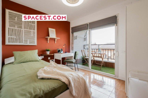 SAORI R5 Single bedroom with balcony and AC