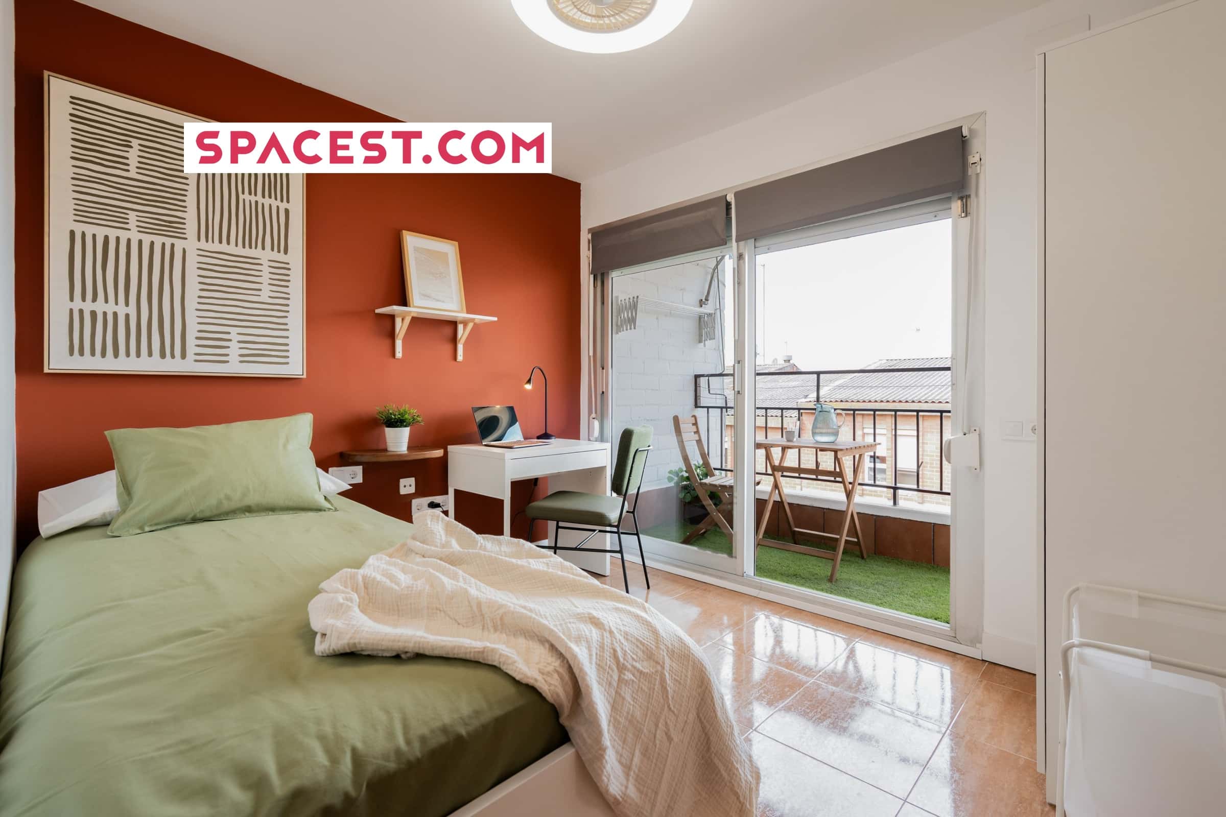 SAORI R5 Single Bedroom With Balcony And AC - 1