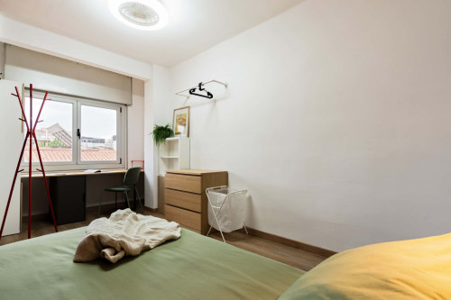 SAVIA R1 Single bedroom with desk