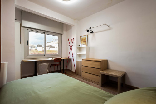 SAVIA R2 Single bedroom with desk