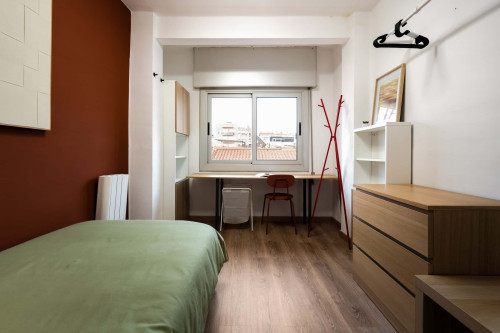 SAVIA R2 Single bedroom with desk