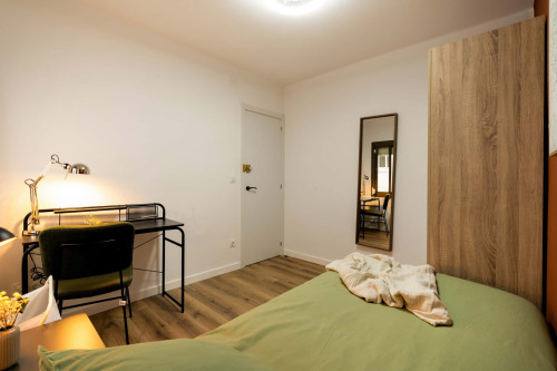 SAONA R1 Single bedroom with desk