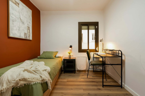 SAONA R1 Single bedroom with desk