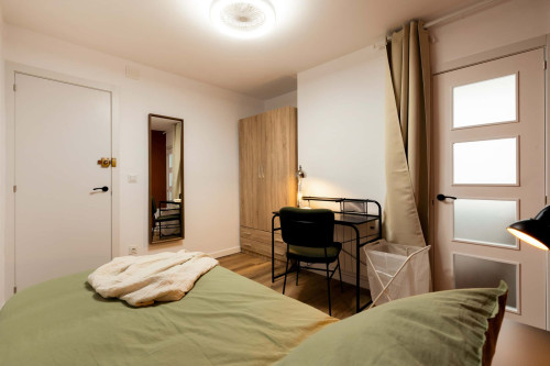 SAONA R2 Single bedroom with desk