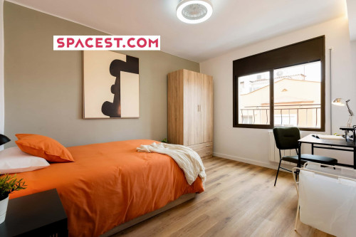 SAONA R3 Double bedroom with desk