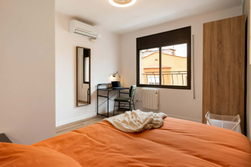 SAONA R4 Double bedroom with desk and AC