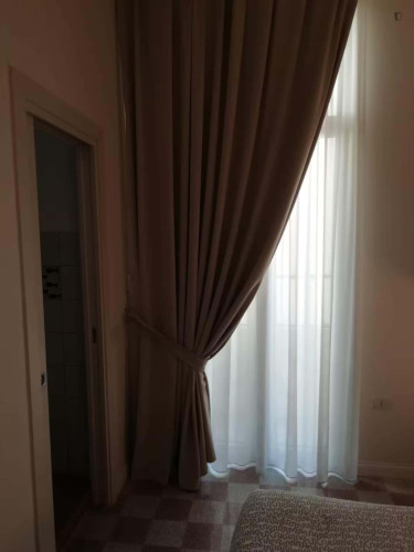Room in Via fra Giovanni da Salerno, Salerno for 80 m² with 2 bedrooms