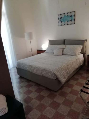 Room in Via fra Giovanni da Salerno, Salerno for 80 m² with 2 bedrooms