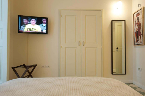 Room in Via fra Giovanni da Salerno, Salerno for 80 m² with 2 bedrooms