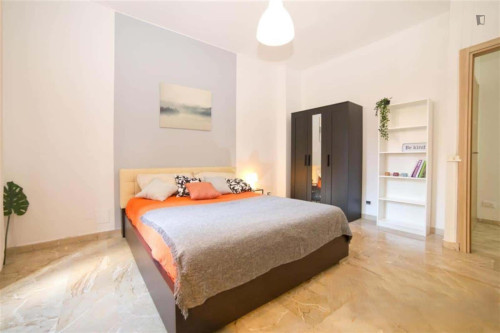 Room in Via Piave, Varese for 130 m² with 5 bedrooms