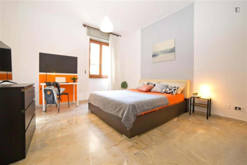Room in Via Piave, Varese for 130 m² with 5 bedrooms