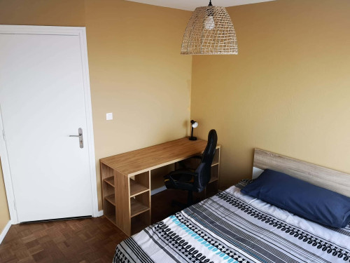Room in Avenue du Giffre, Annemasse for 63 m² with 3 bedrooms