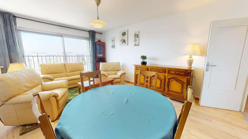 Room in Avenue Marcel Cachin, Vénissieux for 95 m² with 6 bedrooms